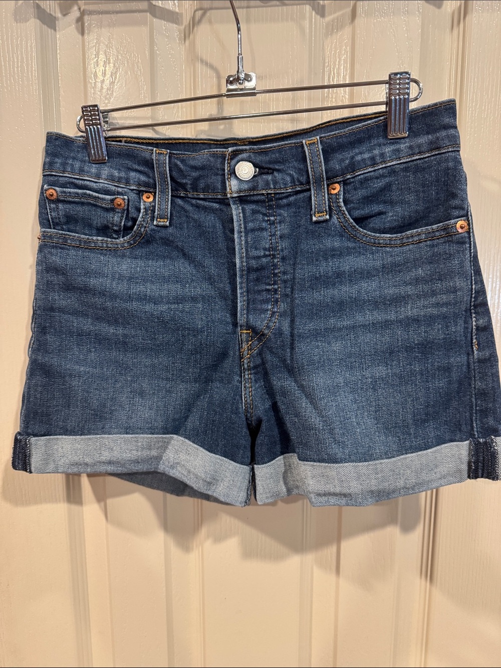 Levi’s “Wedgie Short” Blue Denim Shorts. Sz 28